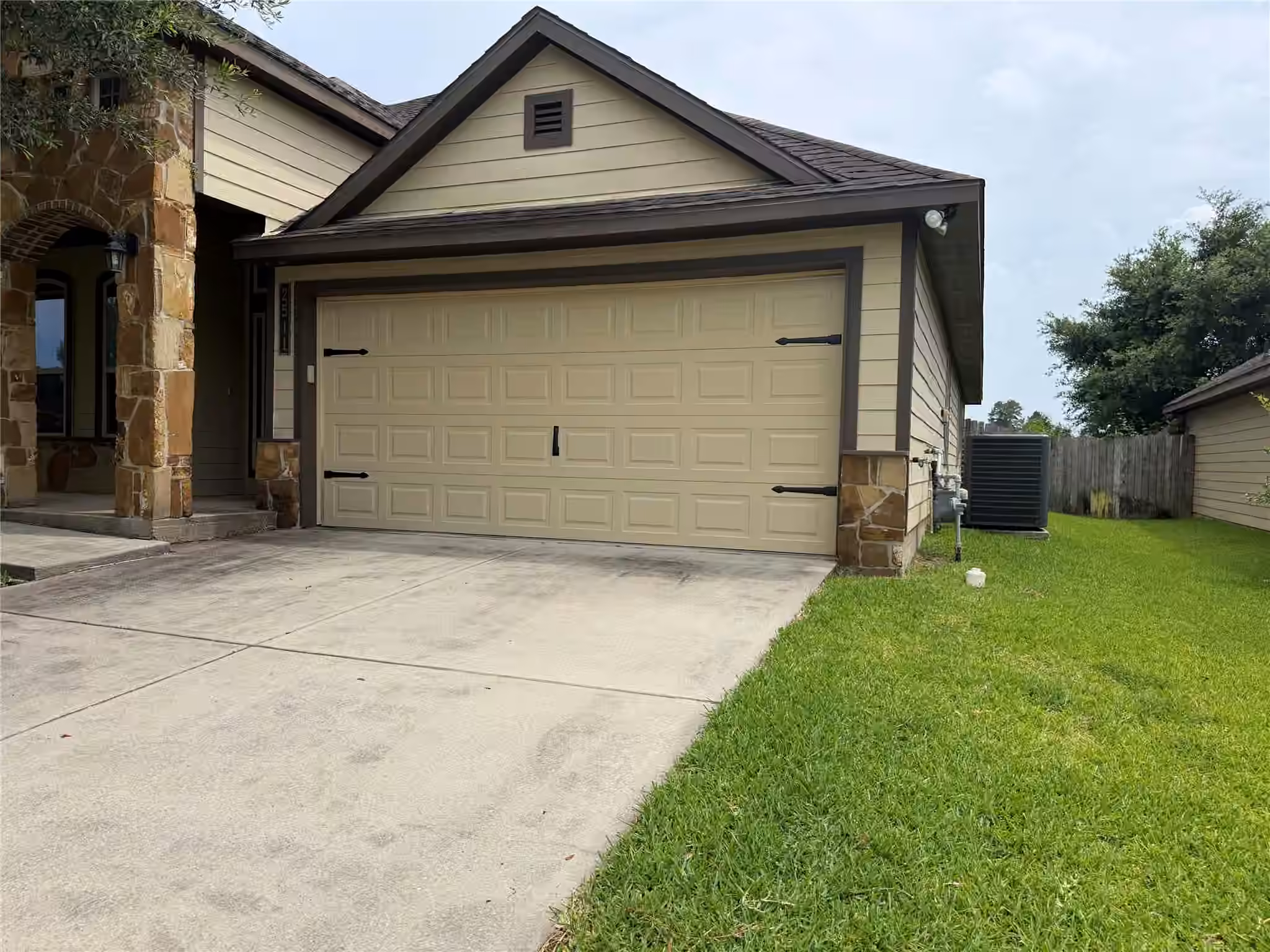 Photo 2 of 2511 Amy Lee Drive, Conroe, TX