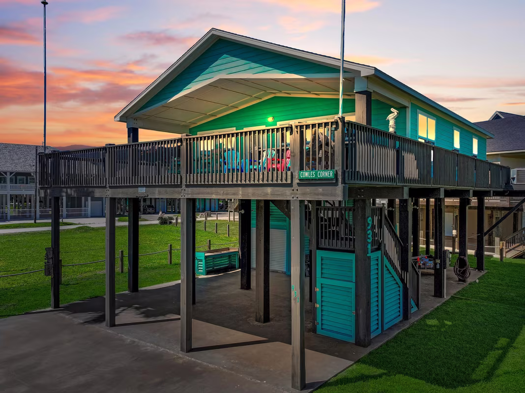 Photo of 931 S Gateway, Crystal Beach, TX