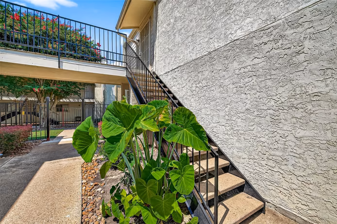 Photo 5 of 10075 Westpark Drive 73, Houston, TX