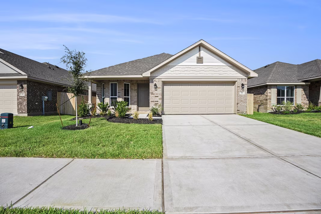 Photo of 412 Bryan Way, Angleton, TX 77515