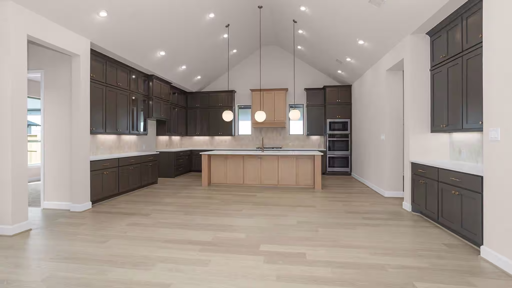 Photo 4 of 5210 Deer Valley Court, Manvel, TX