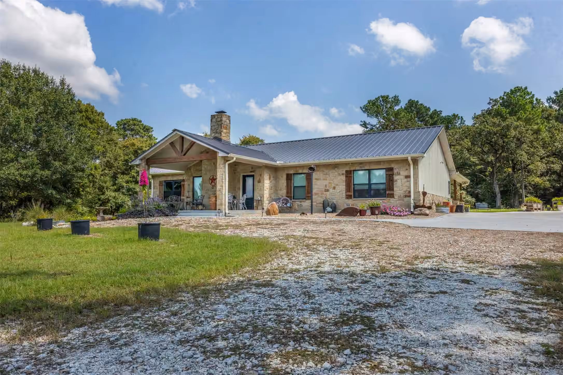Photo 4 of 14706 Highway 90 N, Bedias, TX
