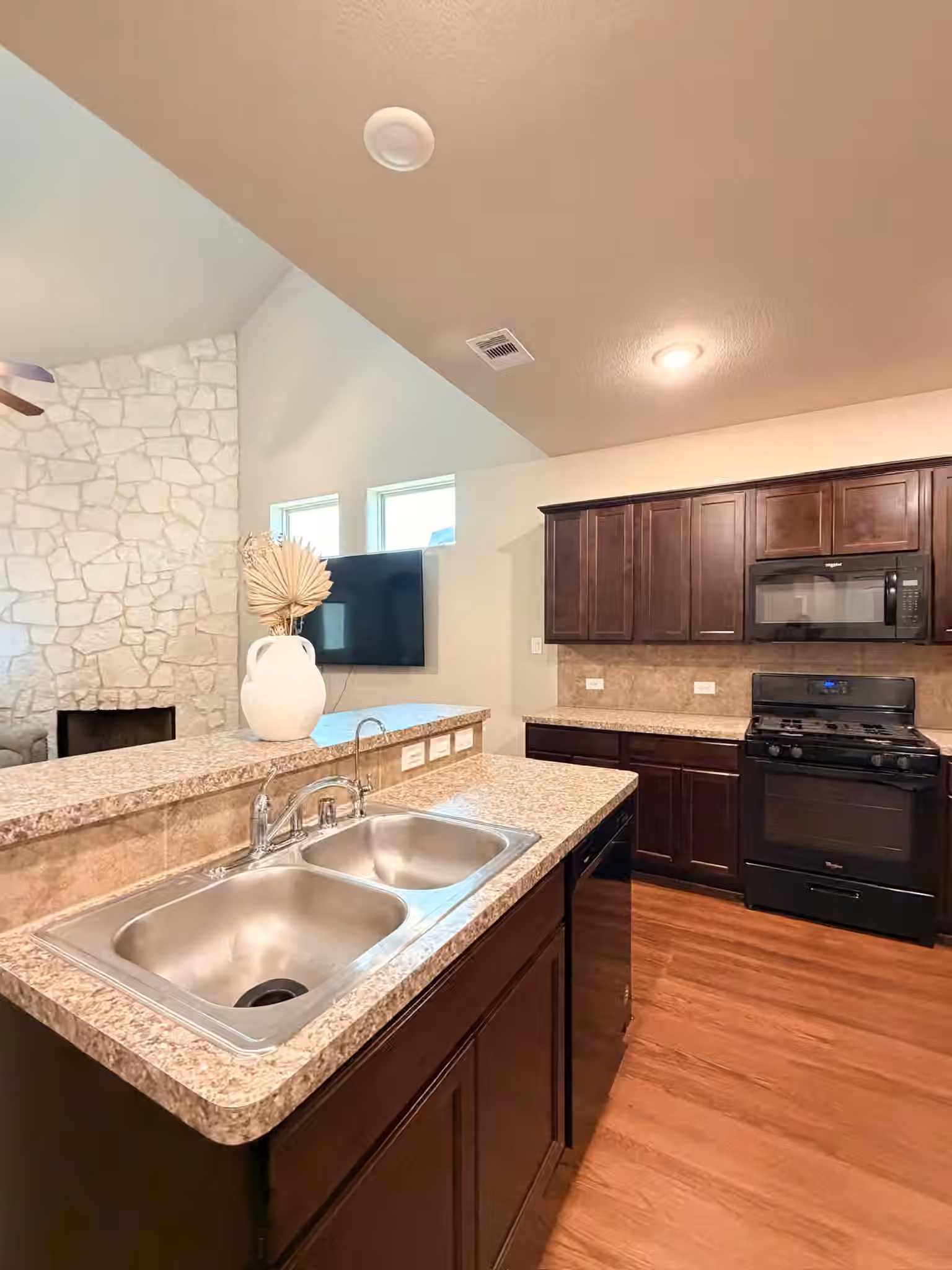 Photo 6 of 101 White Wing Lane, Sealy, TX