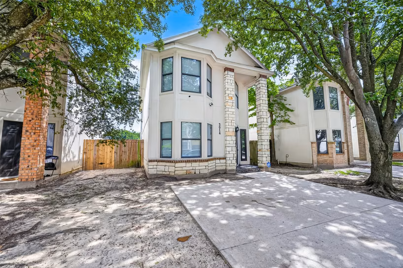 Photo 2 of 3014 La Estancia Lane, Houston, TX