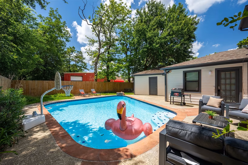 Photo 4 of 4827 Elmbrook Drive, Spring, TX