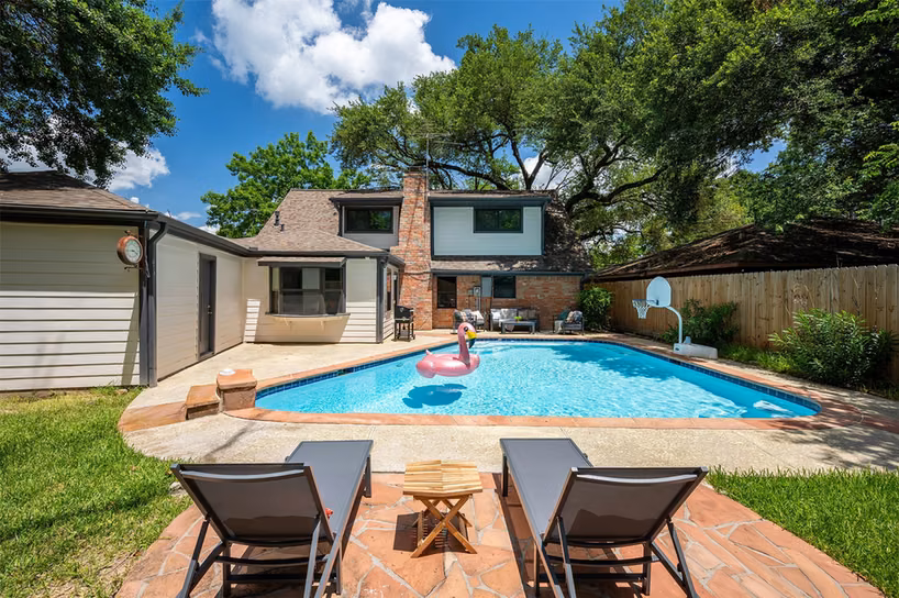 Photo 7 of 4827 Elmbrook Drive, Spring, TX
