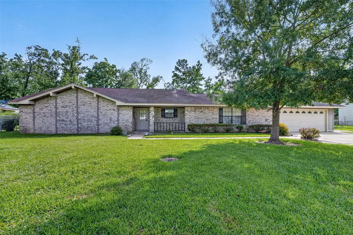 Photo of 210 Woodhaven Street, Highlands, TX