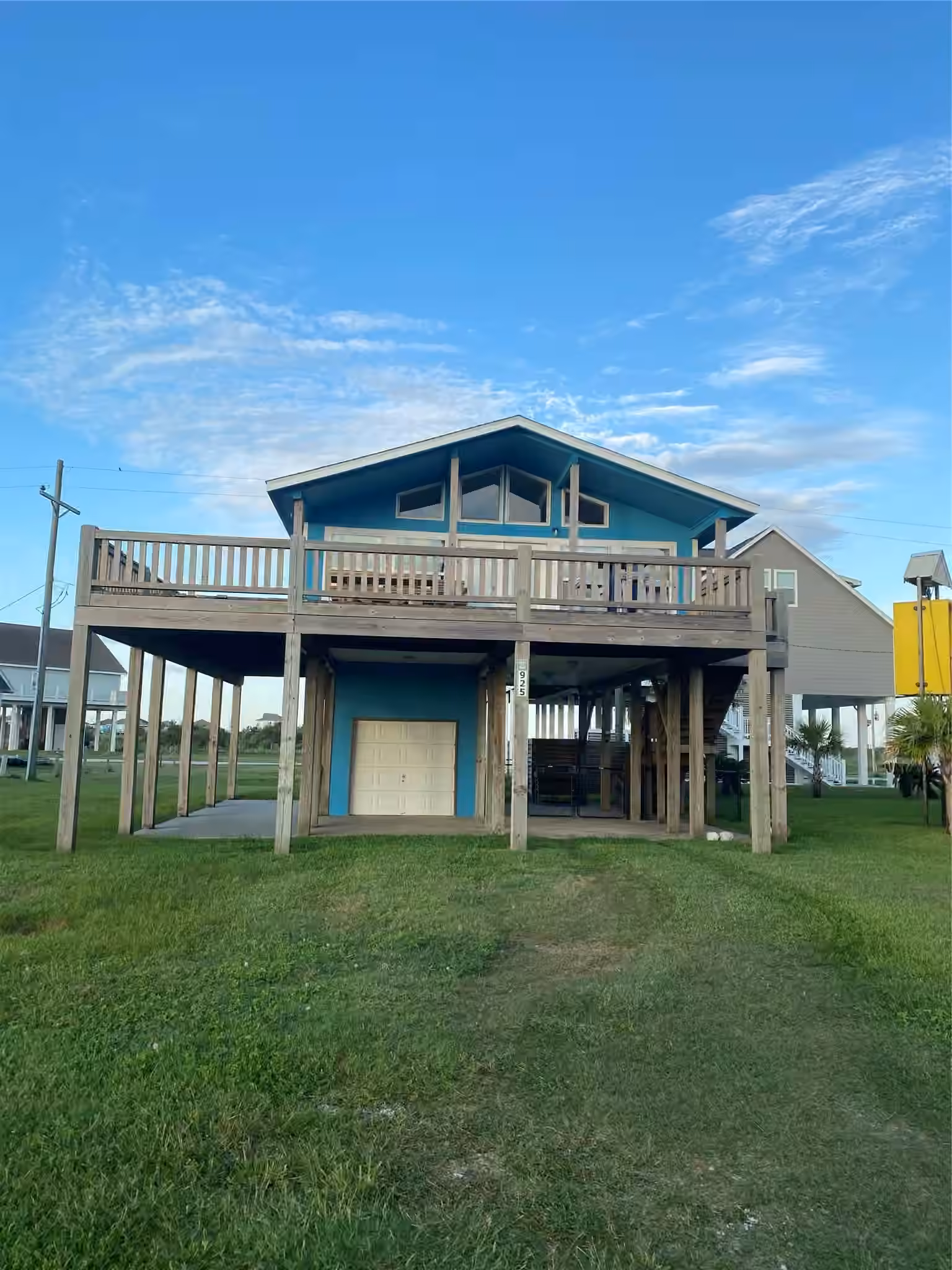 Photo of 925 S Honeysuckle Drive, Crystal Beach, TX