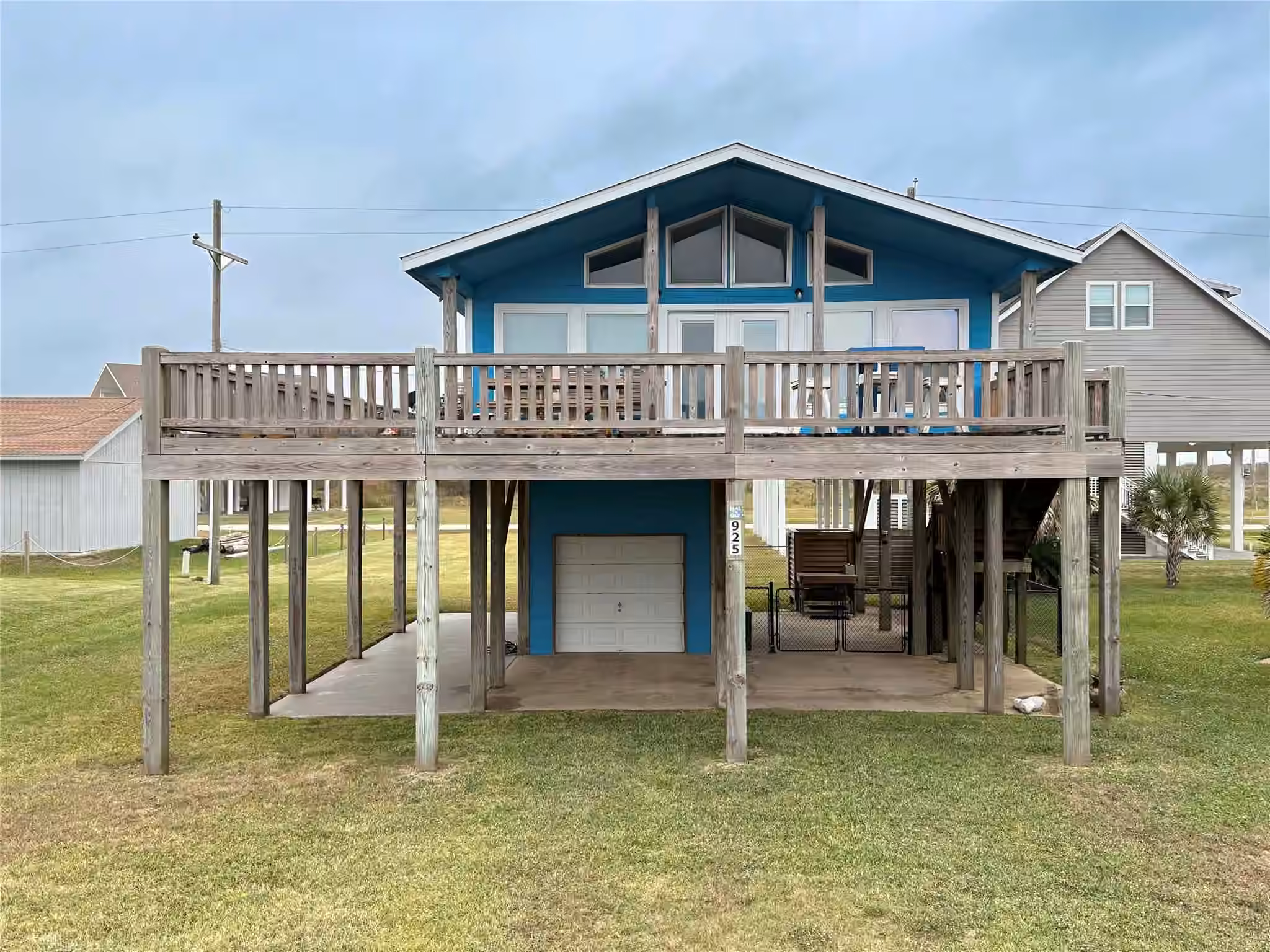 Photo 2 of 925 S Honeysuckle Drive, Crystal Beach, TX
