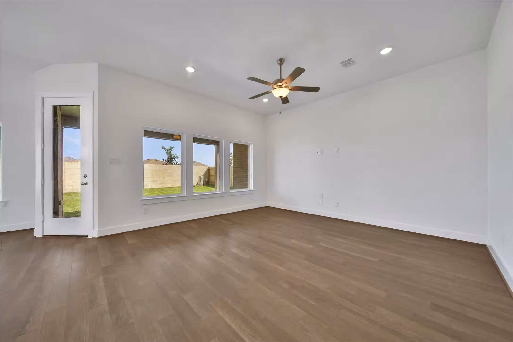 Photo 5 of 1835 Rory Christine Drive, Rosharon, TX