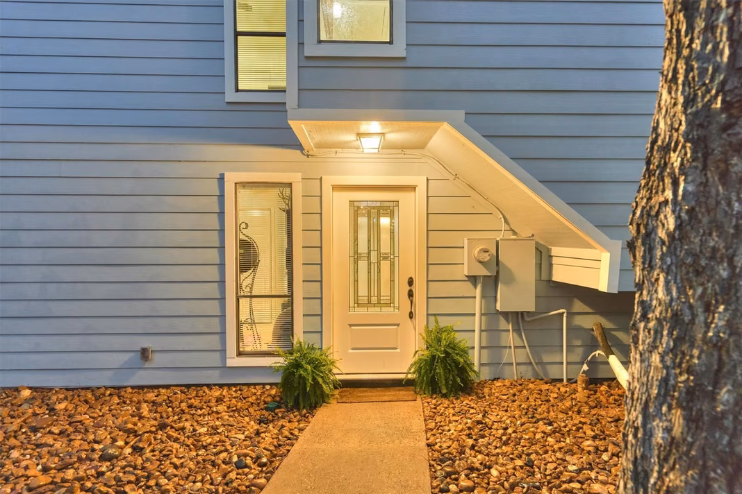 Photo 4 of 807 Paradise Lane, Montgomery, TX