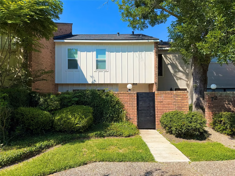 Photo of 71 Cayenne Common, Lake Jackson, TX 77566