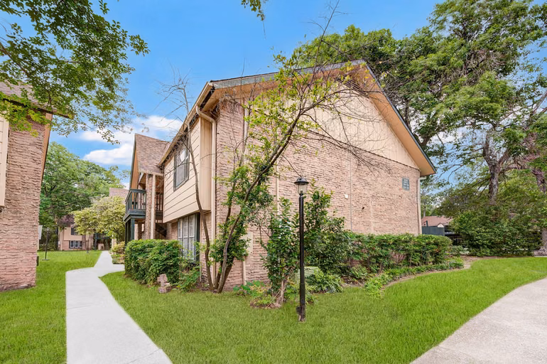 Photo 5 of 8229 Kingsbrook Road 229, Houston, TX