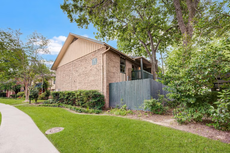 Photo 6 of 8229 Kingsbrook Road 229, Houston, TX