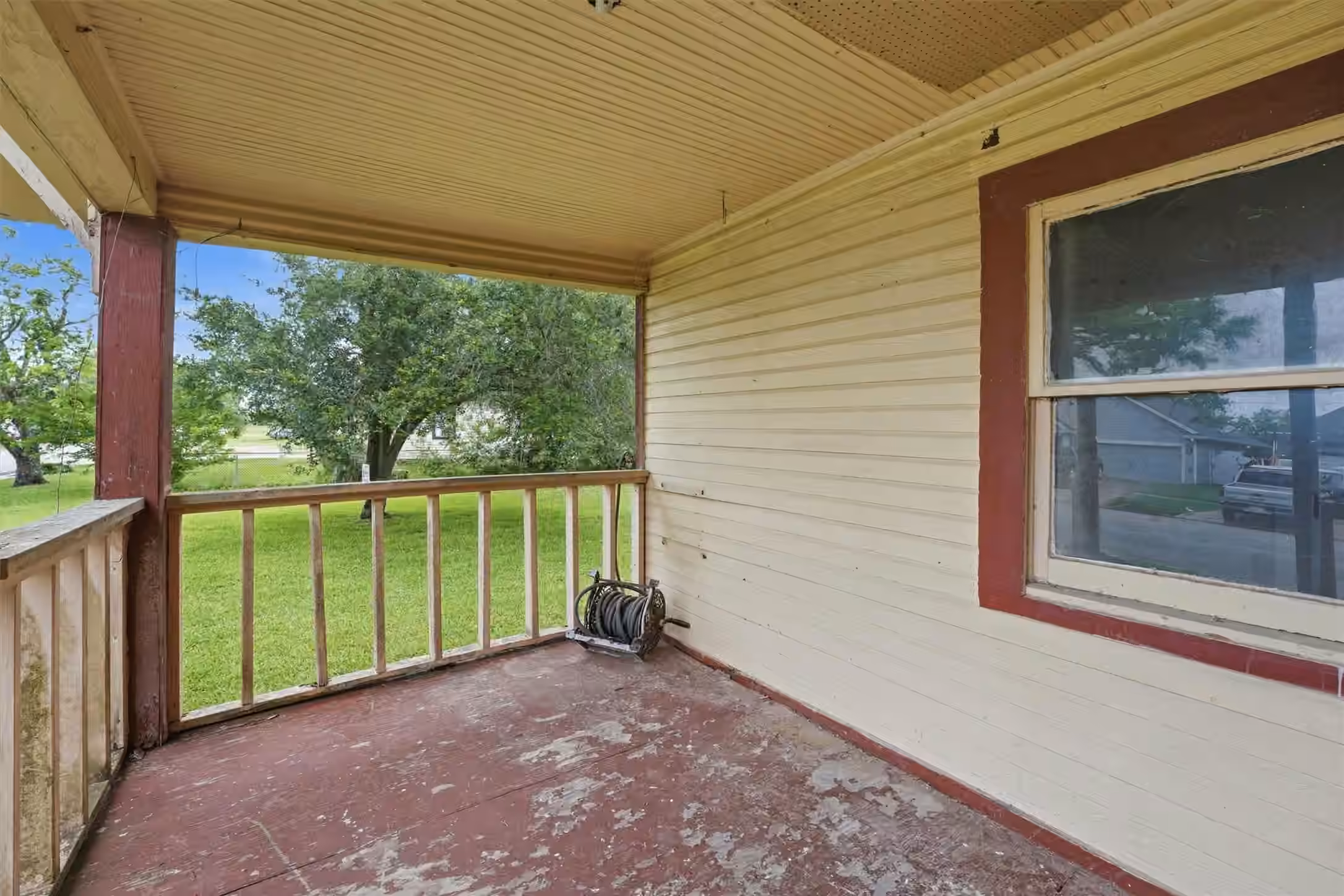 Photo 4 of 811 W Broad Street, Freeport, TX