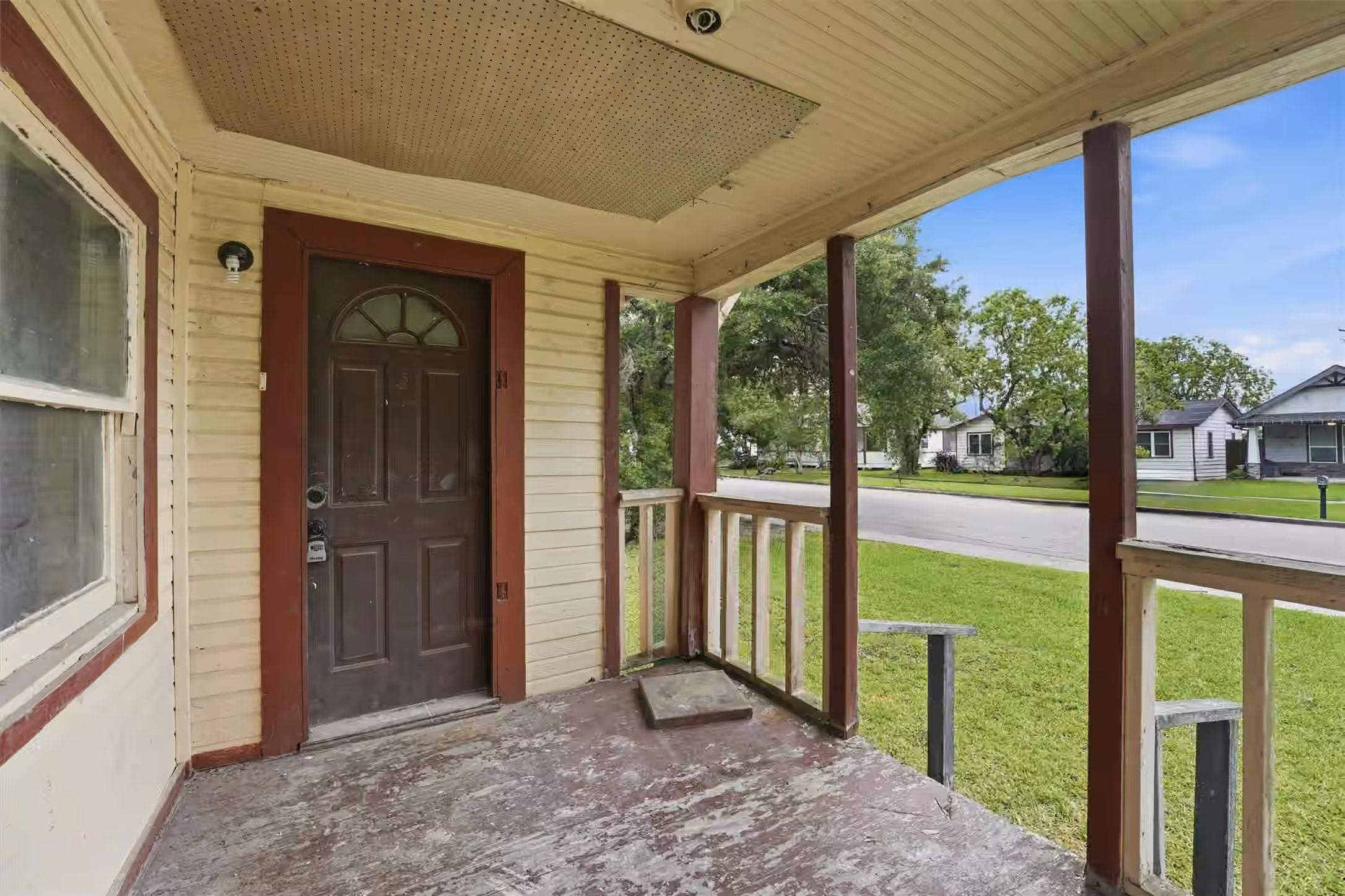 Photo 5 of 811 W Broad Street, Freeport, TX