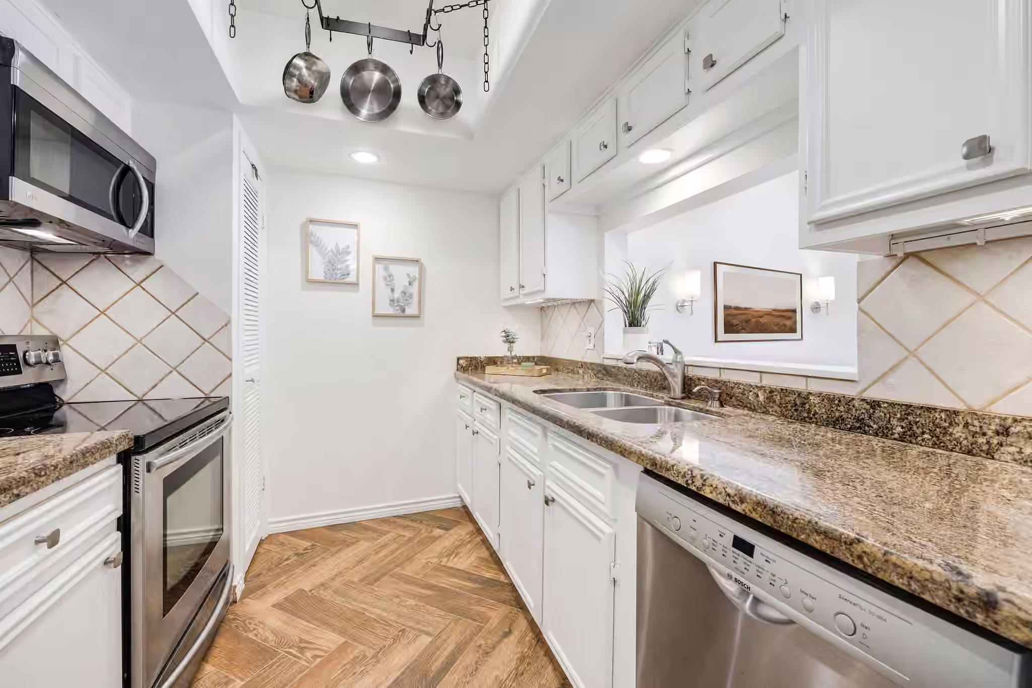 Photo 6 of 1805 Stoney Brook Drive 105, Houston, TX