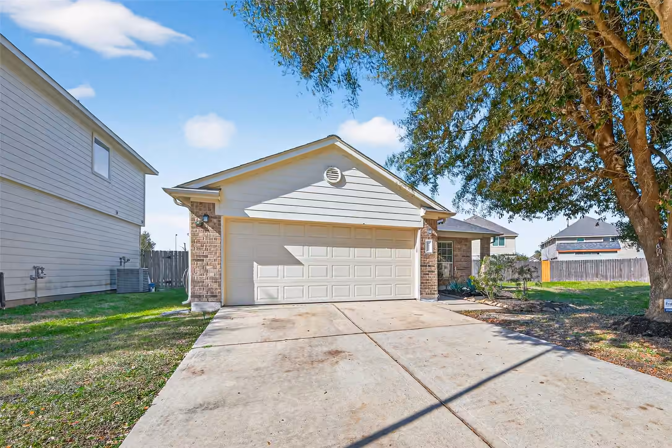 Photo 2 of 1511 Imperial Manor Lane, Houston, TX
