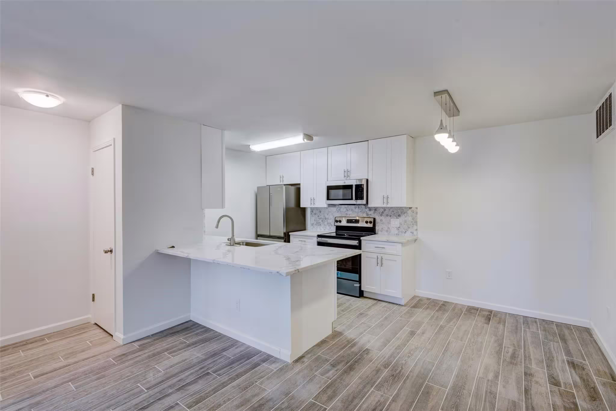 Photo 2 of 12550 Whittington Drive 203, Houston, TX