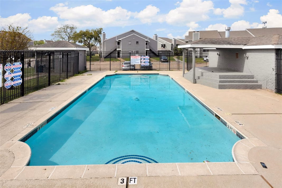 Photo 3 of 12500 Sandpiper Drive 11, Houston, TX