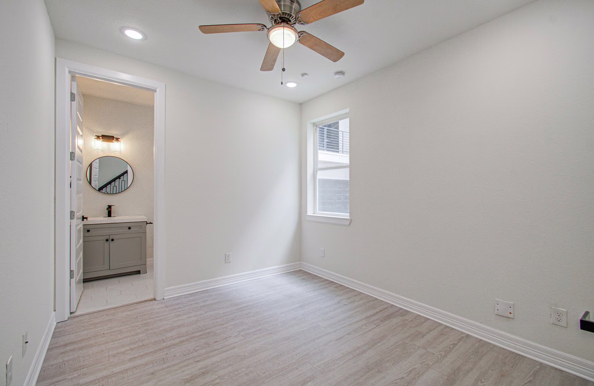 Photo 5 of 704 Gregg Street, Houston, TX