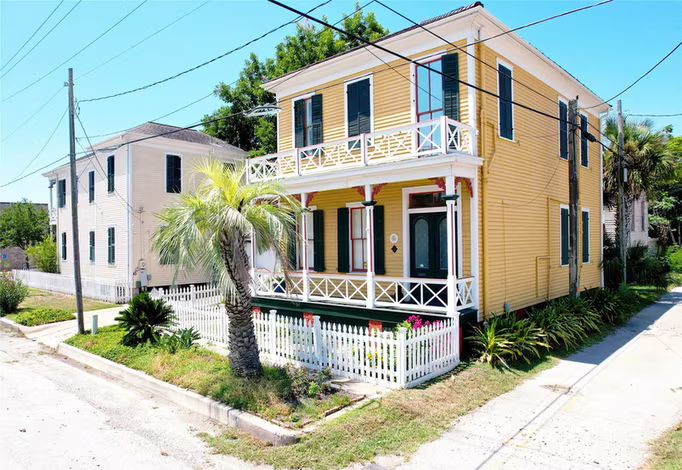 Photo 3 of 1015 20th Street, Galveston, TX