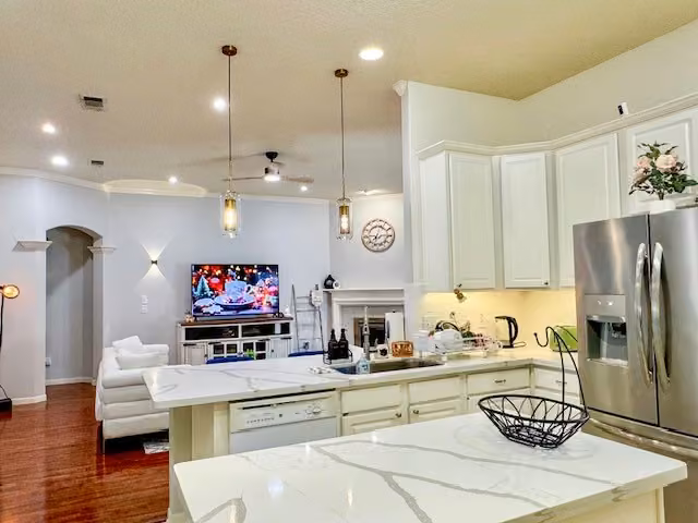 Photo 5 of 2727 Sunbird Drive, Houston, TX