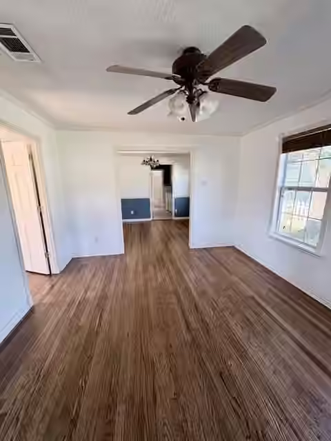 Photo 3 of 732 4th Street, Sealy, TX