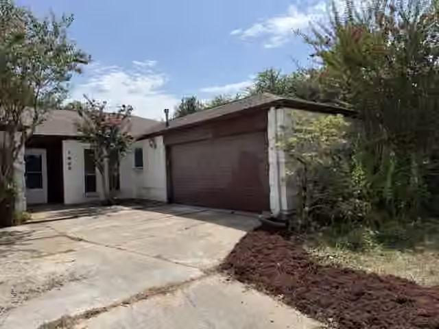 Photo 3 of 1635 Bradney Drive, Houston, TX