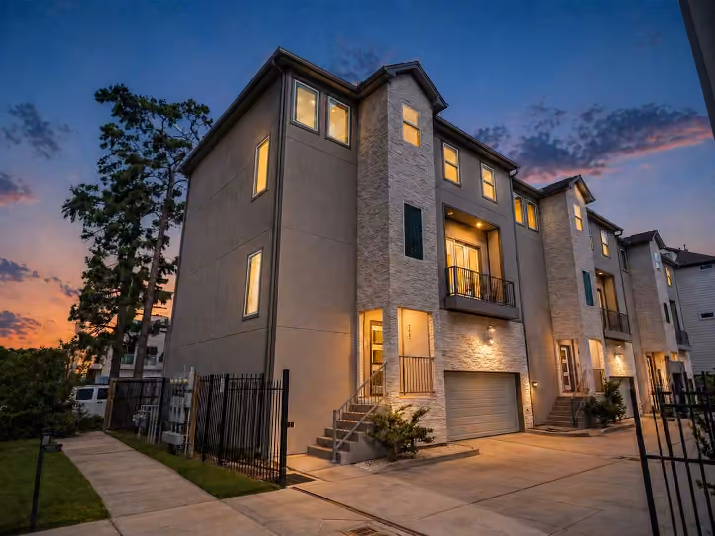 Photo of 1565 W 22nd Street, Houston, TX