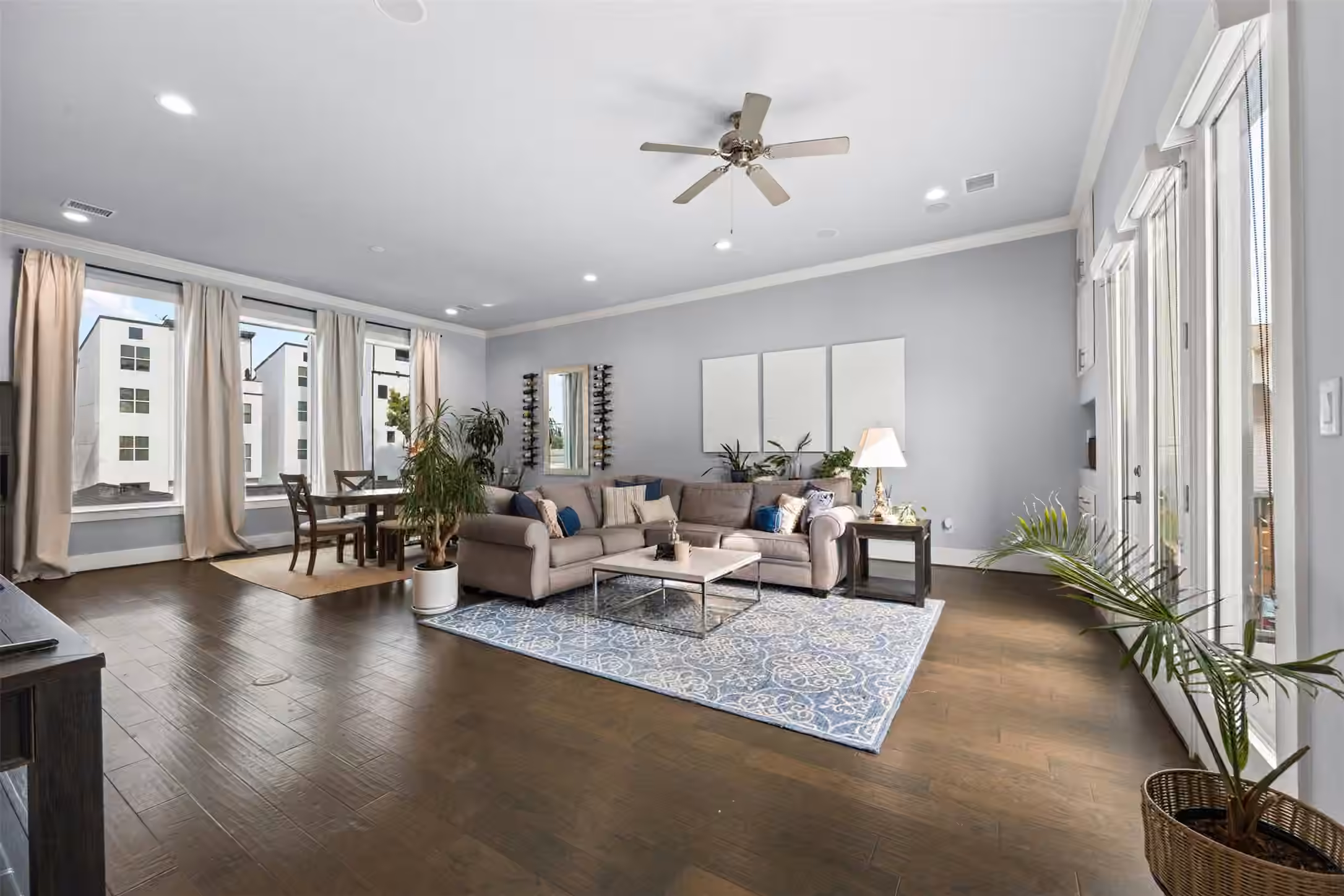 Photo 3 of 1565 W 22nd Street, Houston, TX