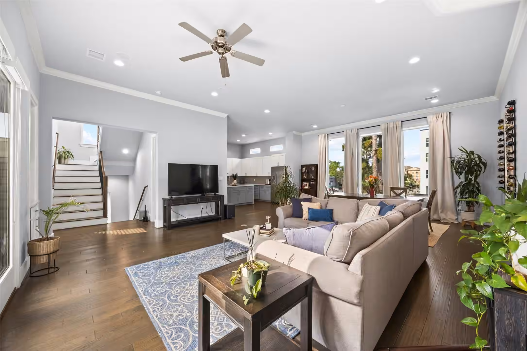Photo 4 of 1565 W 22nd Street, Houston, TX