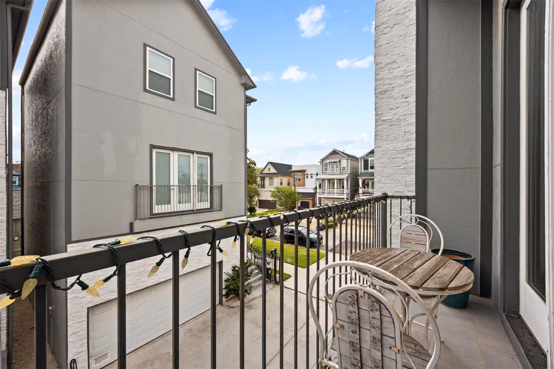 Photo 5 of 1565 W 22nd Street, Houston, TX