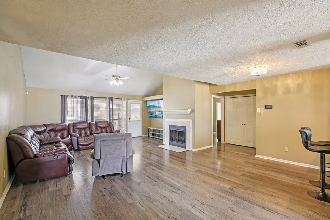 Photo 4 of 4718 Stone Bridge Street, Baytown, TX