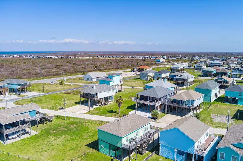 Photo 5 of 971 Driftwood Drive, Crystal Beach, TX