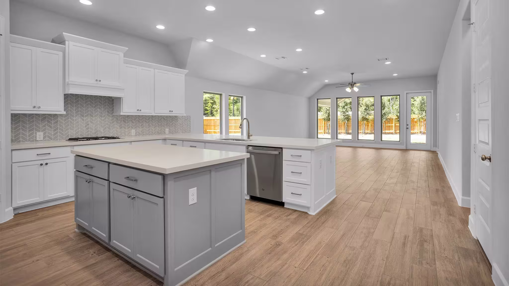 Photo 3 of 14952 Bright Berry Drive, Conroe, TX