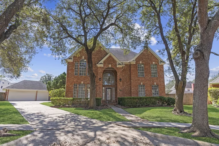 Photo 3 of 2027 Richland Ct Court, Sugar Land, TX