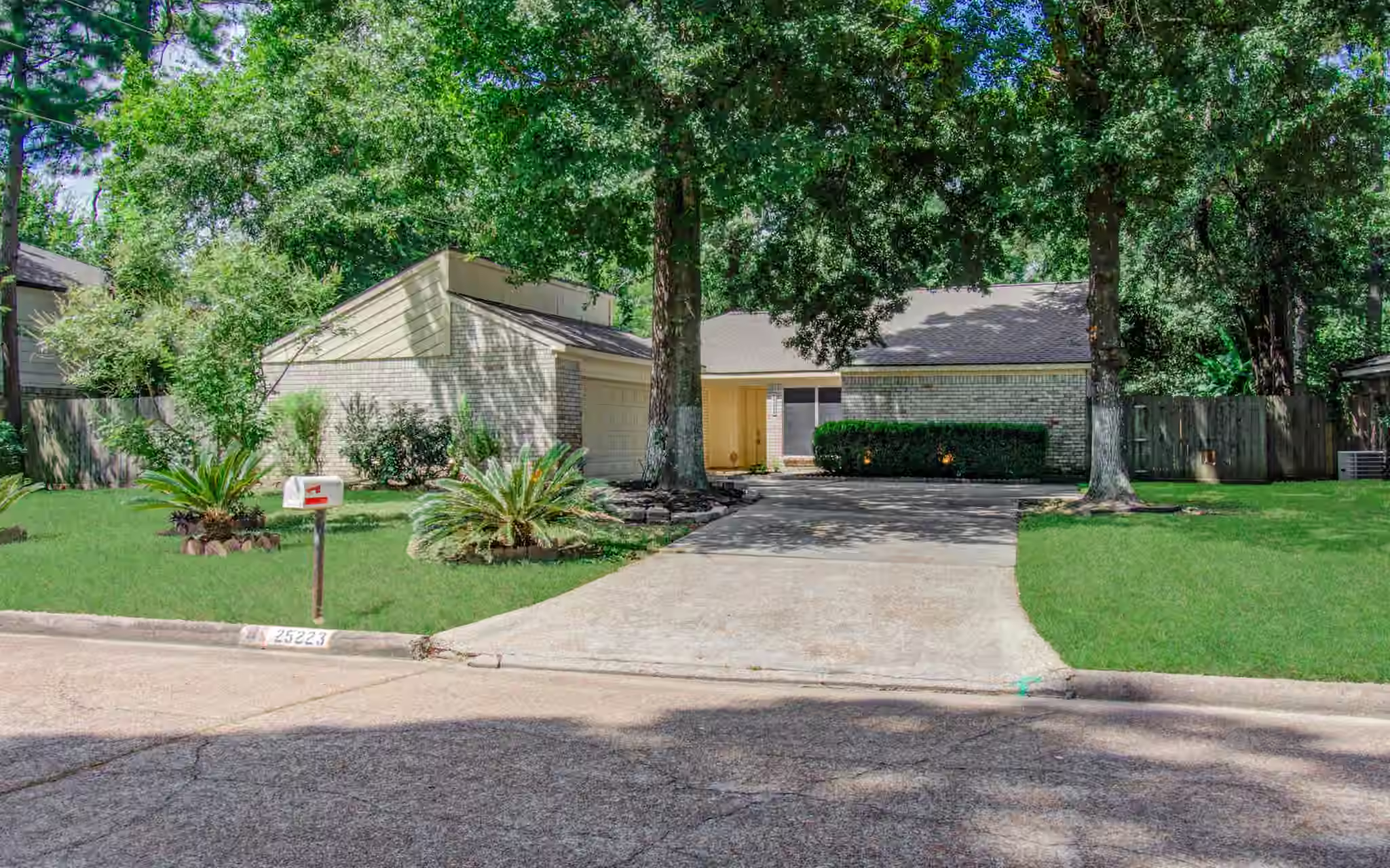 Photo 7 of 25223 Lynbriar Lane, Spring, TX