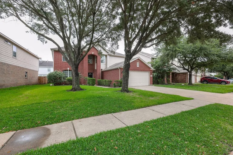 Photo 2 of 2814 Crestbrook Bend Lane, Katy, TX