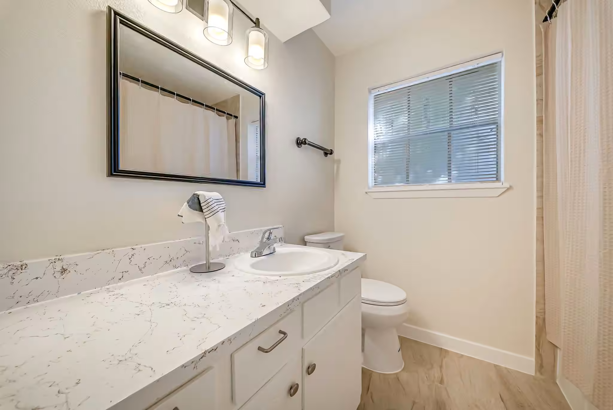 Photo 3 of 1410 Parkside Drive, Pasadena, TX