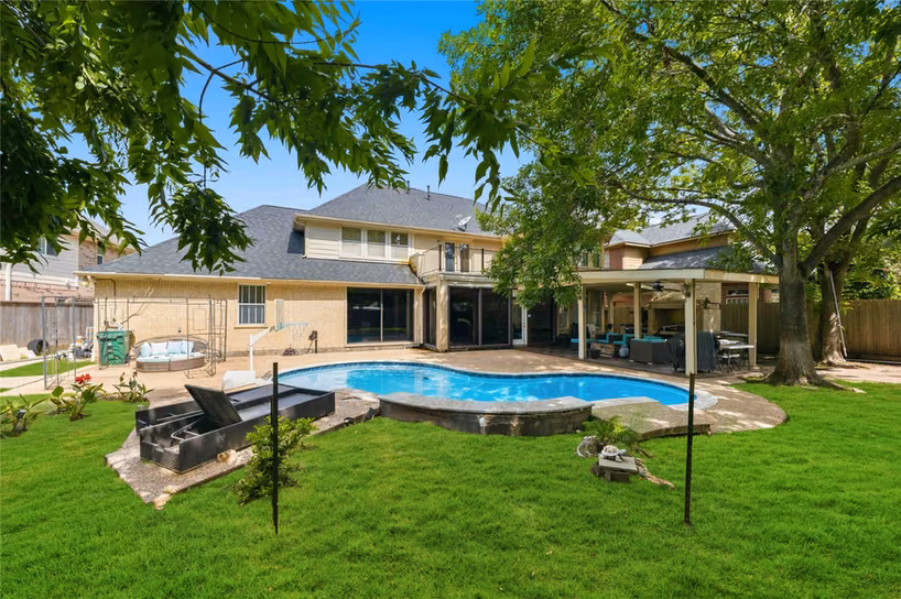 Photo 2 of 7610 Guinevere Drive, Sugar Land, TX