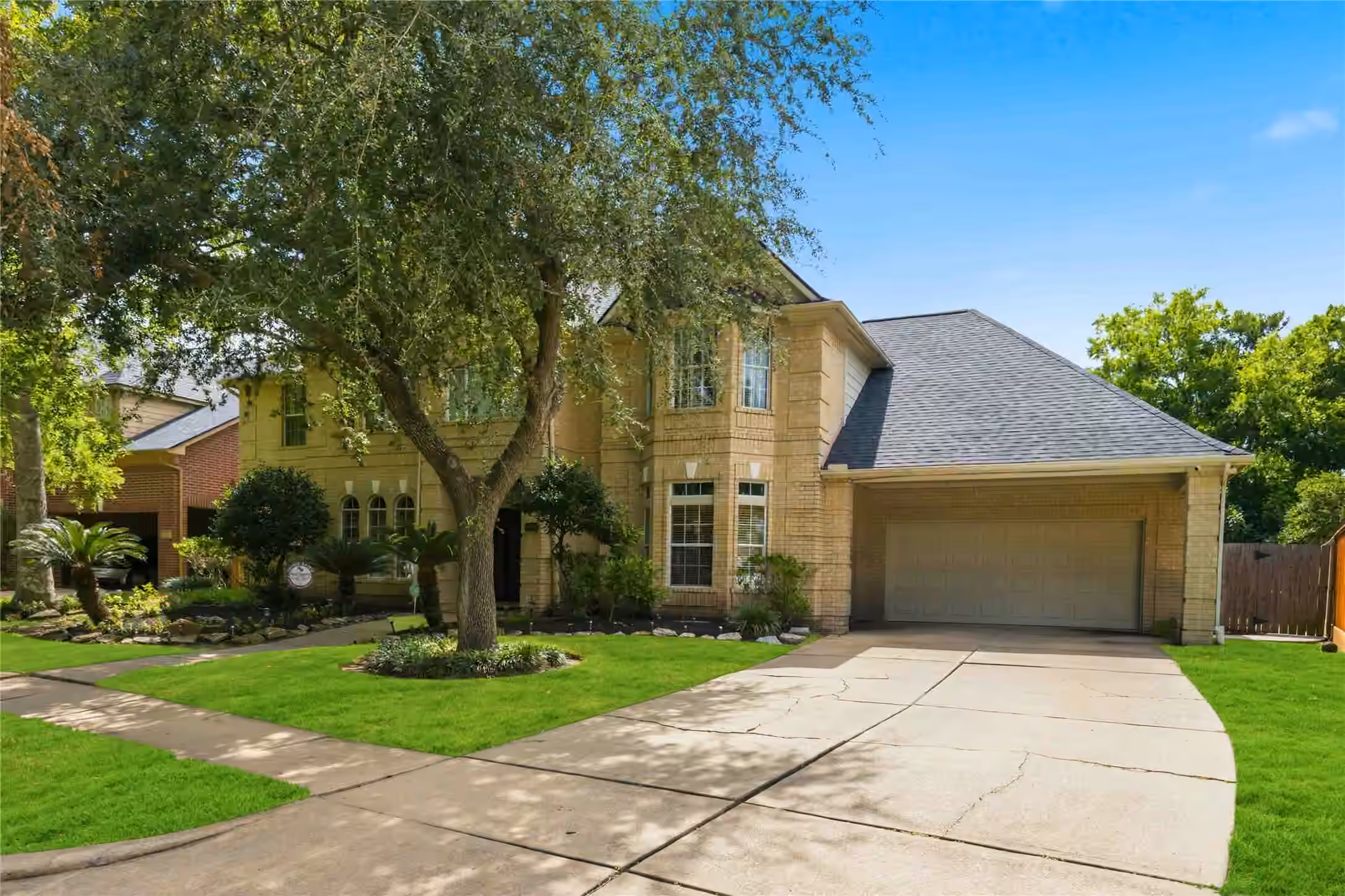 Photo 6 of 7610 Guinevere Drive, Sugar Land, TX