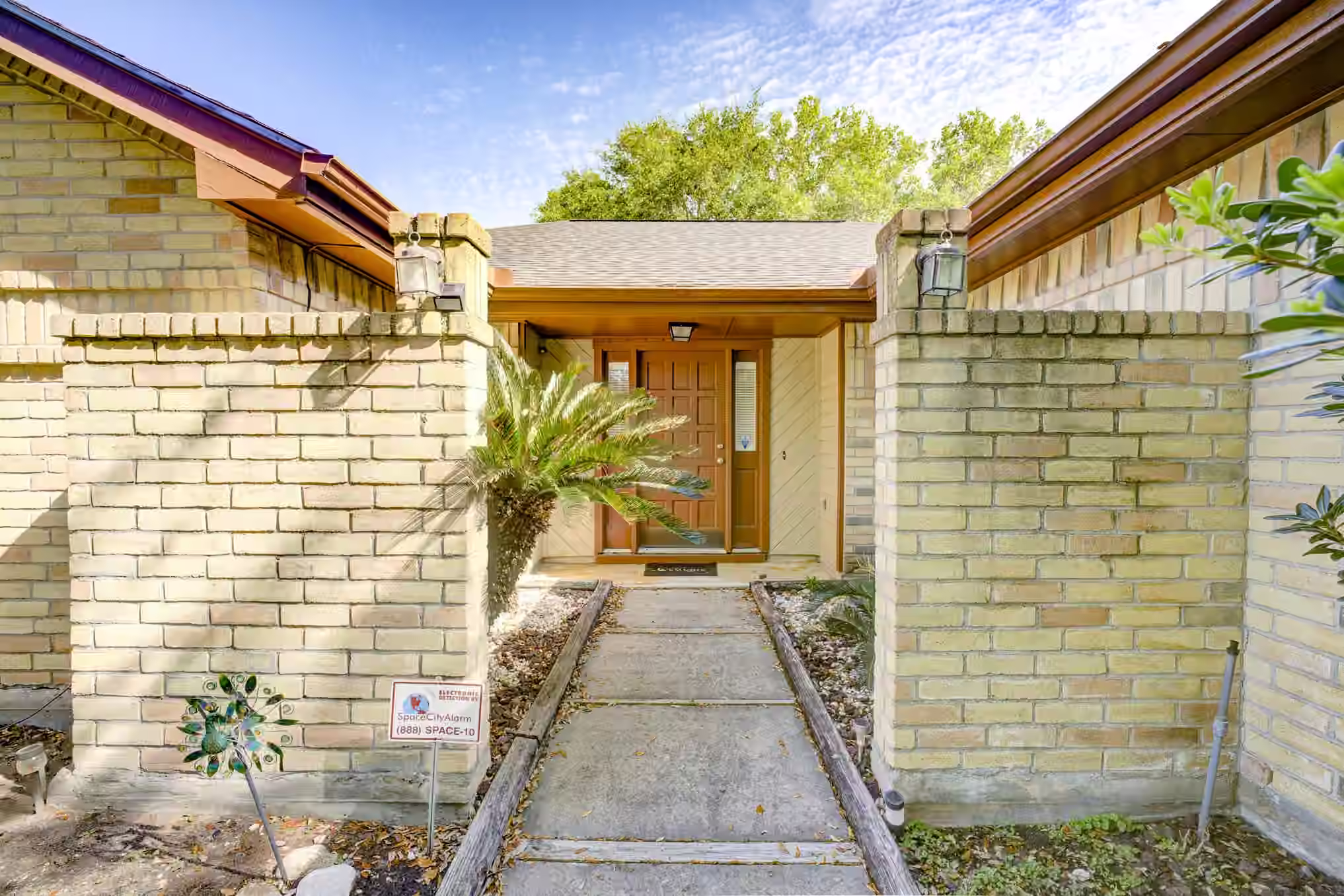 Photo 4 of 16134 Beechnut Street, Houston, TX