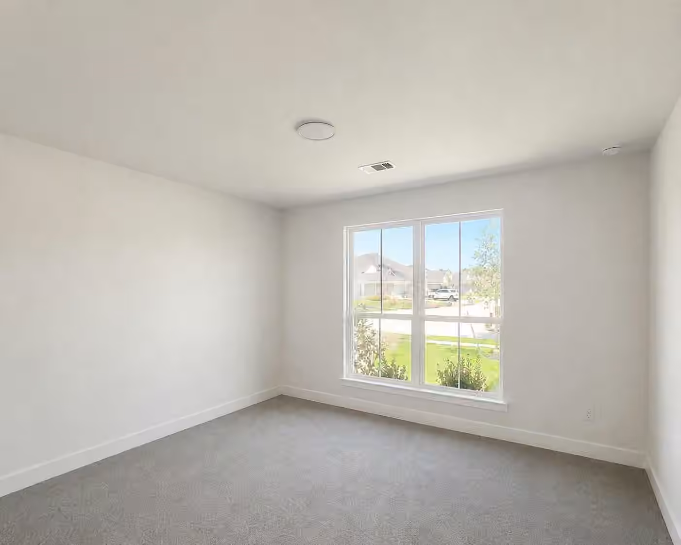 Photo 4 of 2217 S Post Oak Circle S, Dayton, TX