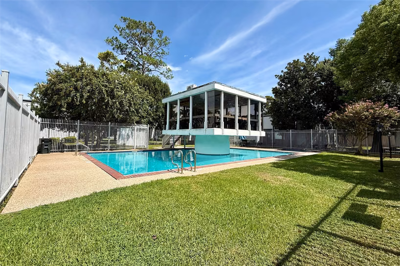 Photo 4 of 10183 Beekman Place Drive, Houston, TX