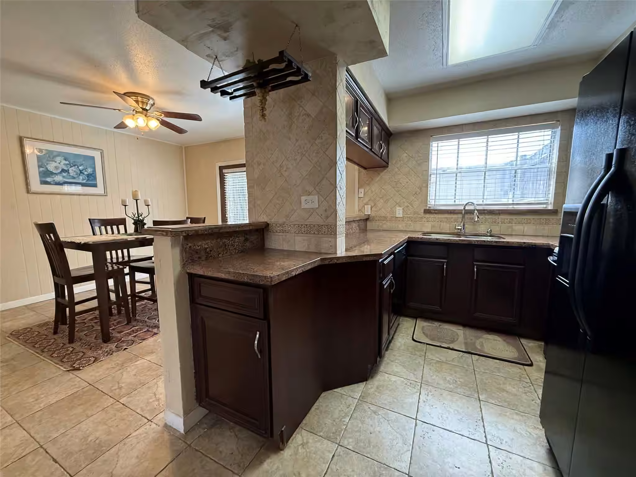 Photo 7 of 10183 Beekman Place Drive, Houston, TX