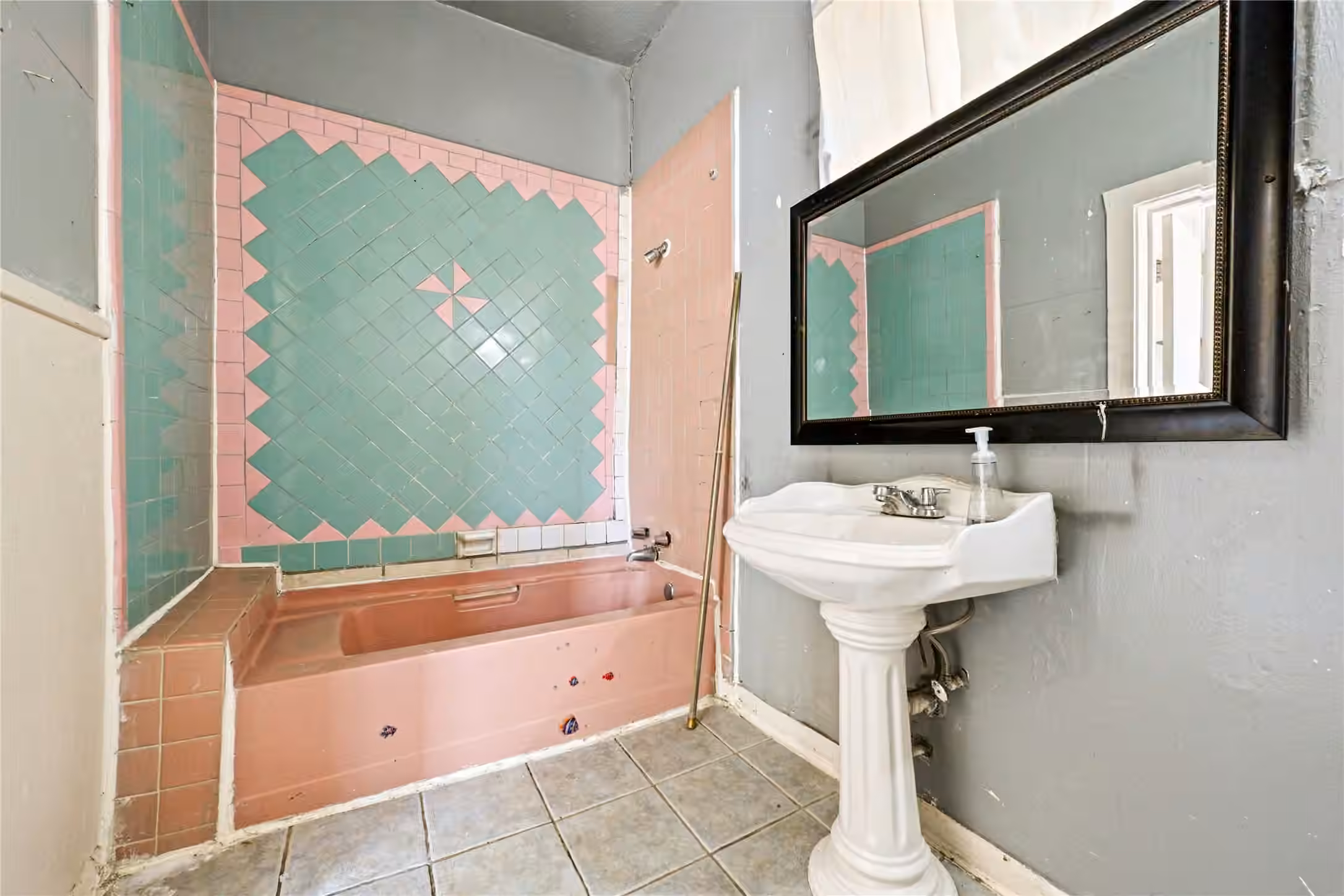 Photo 5 of 2221 Vance Street, Houston, TX