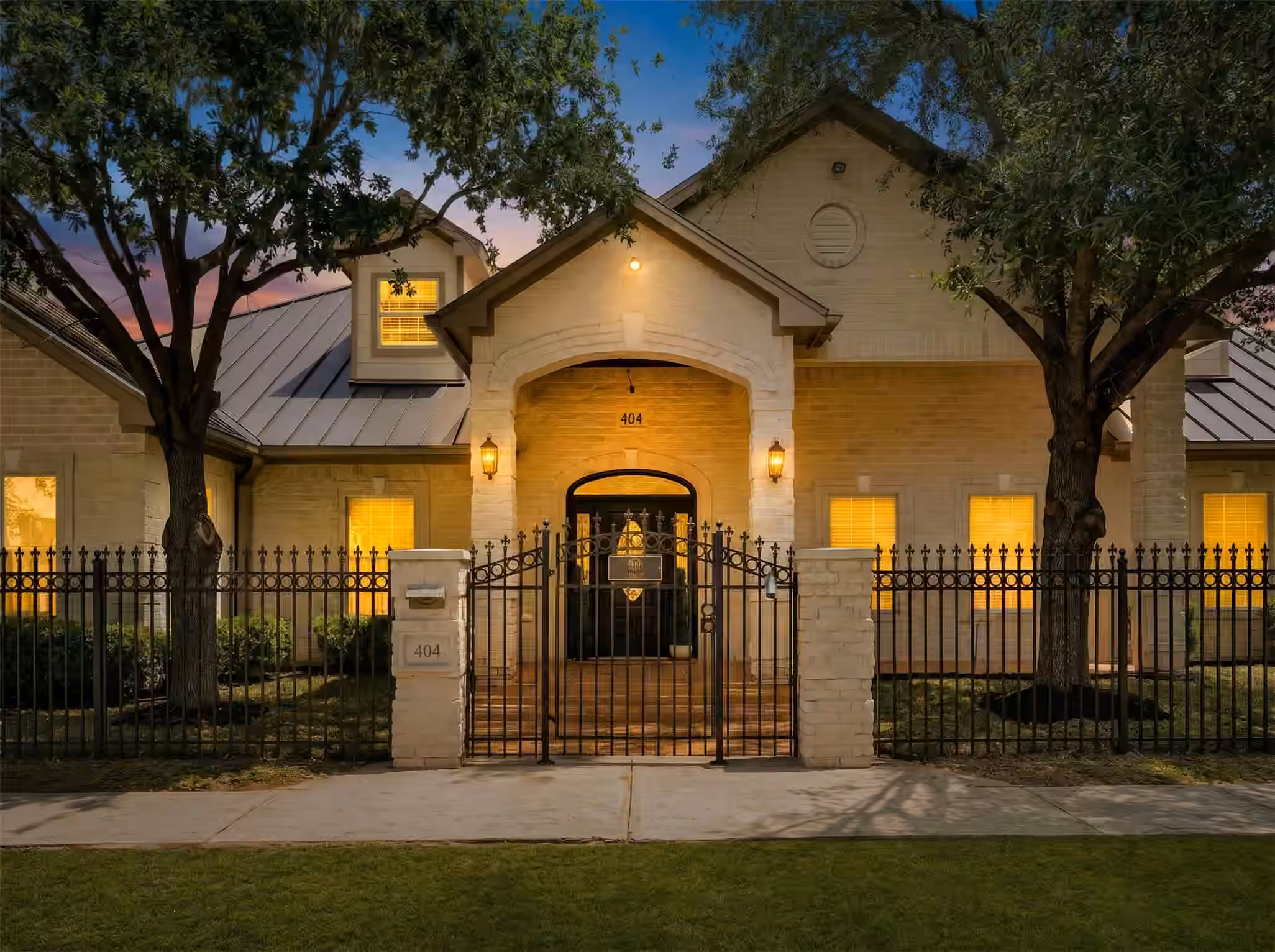 Photo of 404 Moss Street, Houston, TX