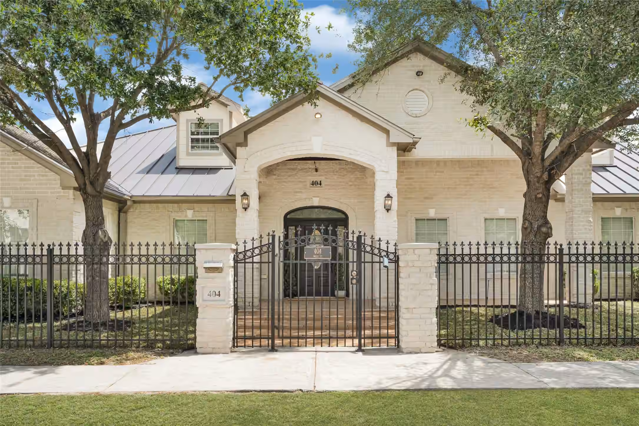 Photo 3 of 404 Moss Street, Houston, TX