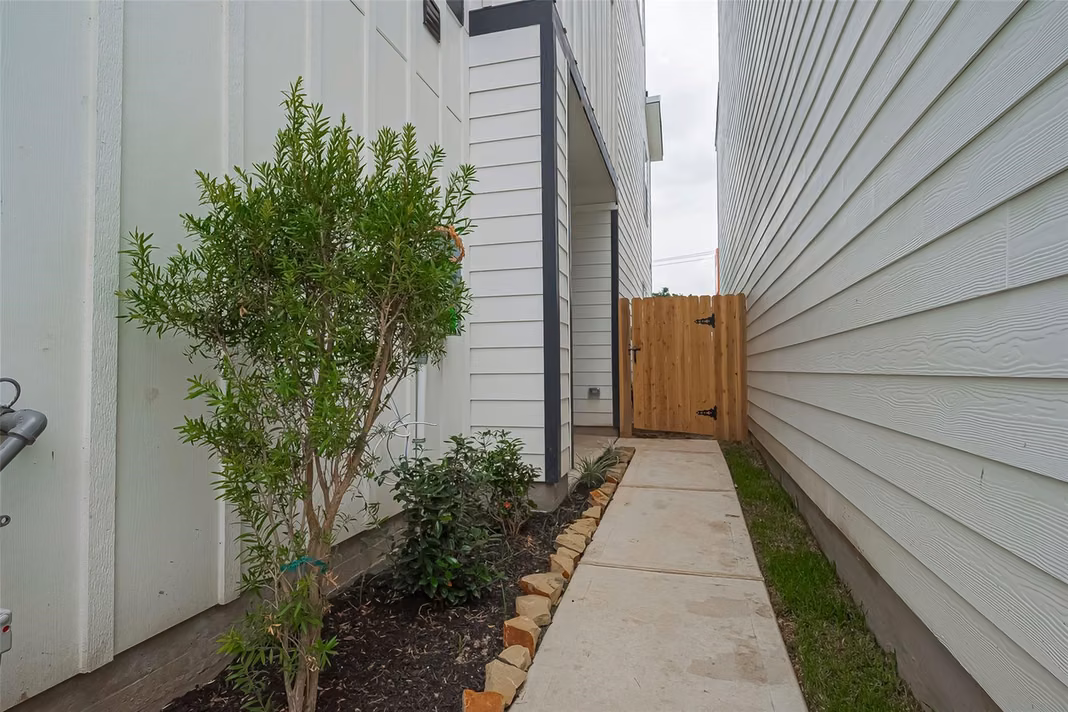 Photo 3 of 8928 Covenant Place, Houston, TX